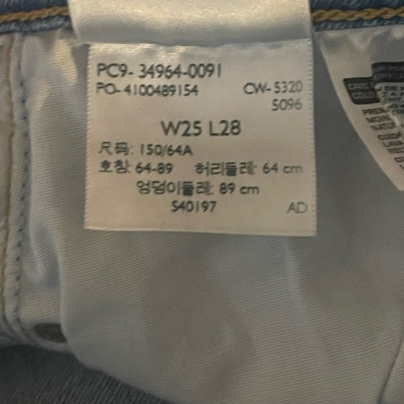 LEVI WOMEN'S HIGH RISE WEDGIE STRAIGHT JEANS LIGHT WASH DISTRESSED HOLE SZ 25x28 - Picture 12 of 12